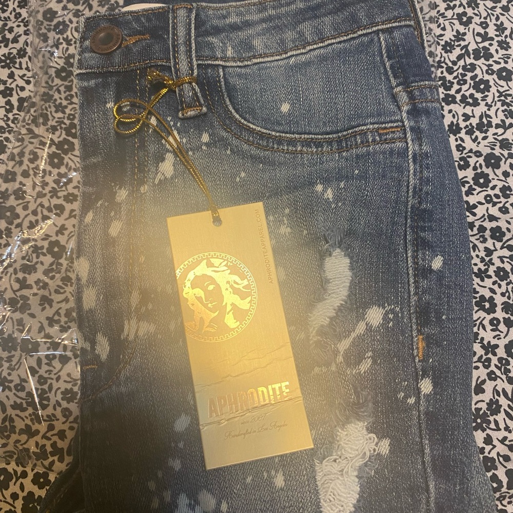 ✨Aphrodite Splattered Distressed Skinny Jeans ✨ - Picture 3 of 5